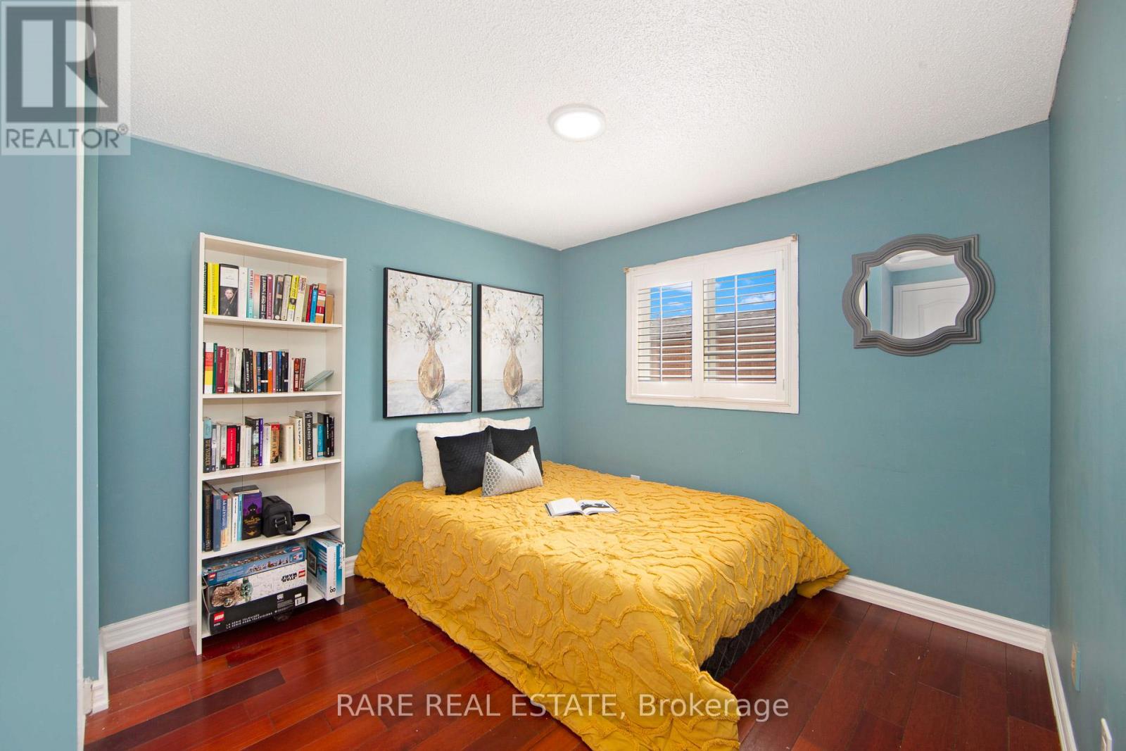 Photo 5 of 33 Fieldside Drive, Toronto ON