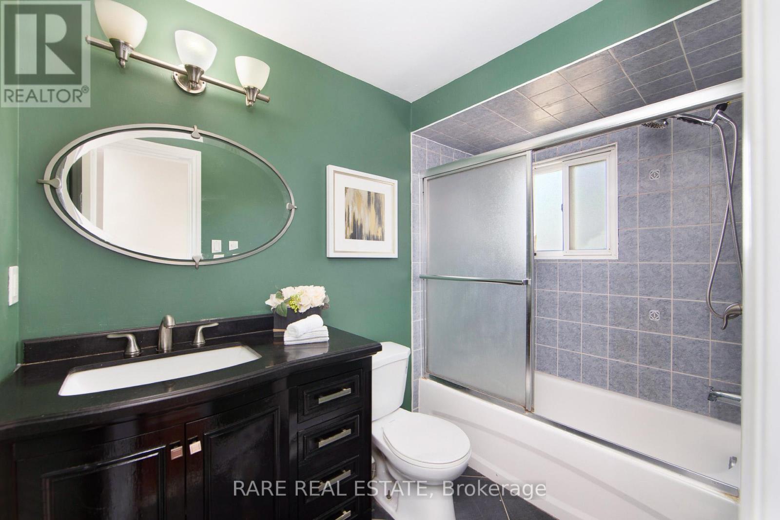 Photo 18 of 33 Fieldside Drive, Toronto ON