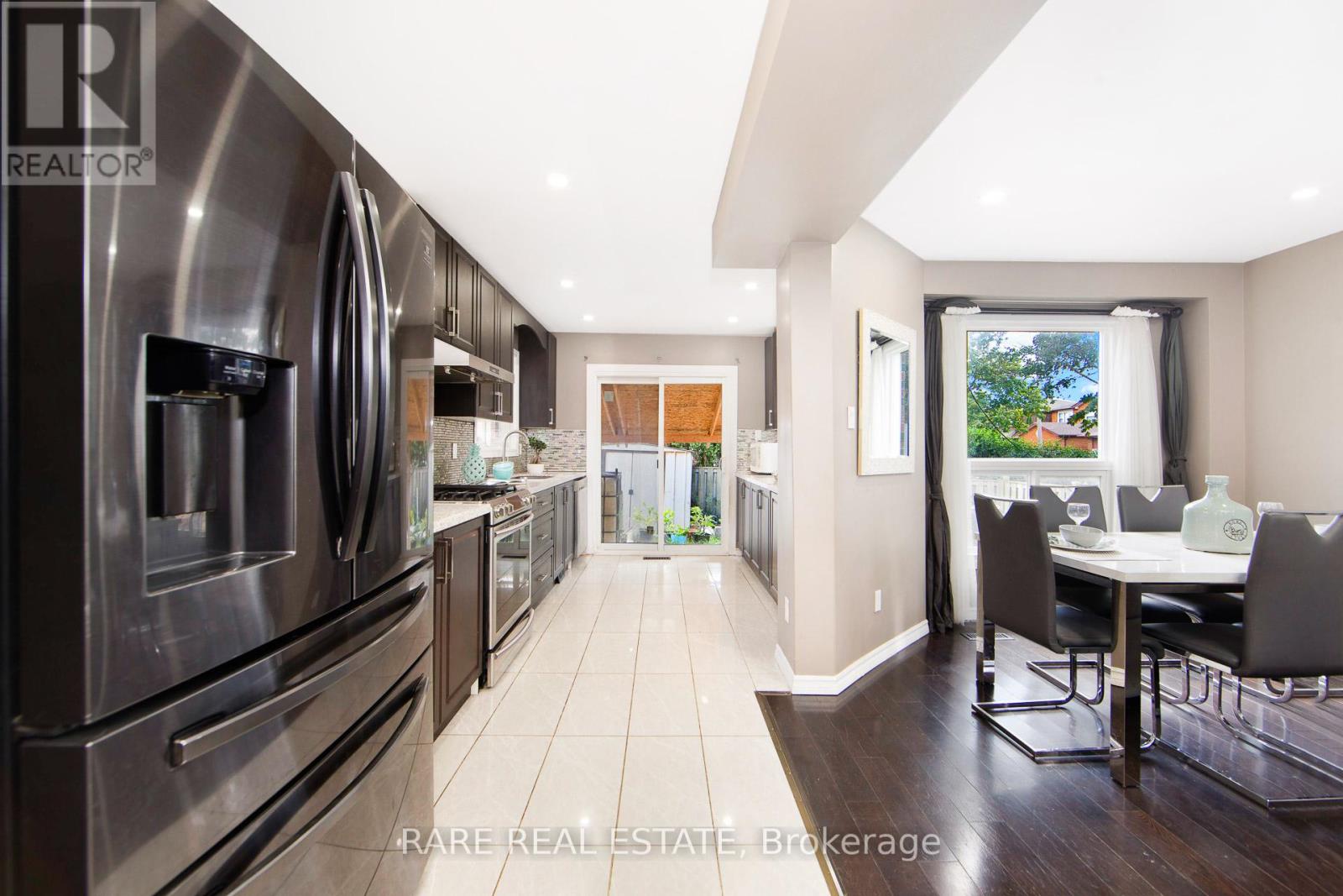 Photo 8 of 33 Fieldside Drive, Toronto ON