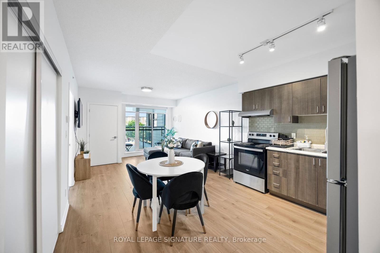 Photo 17 of 214 1 Falaise Road, Toronto ON