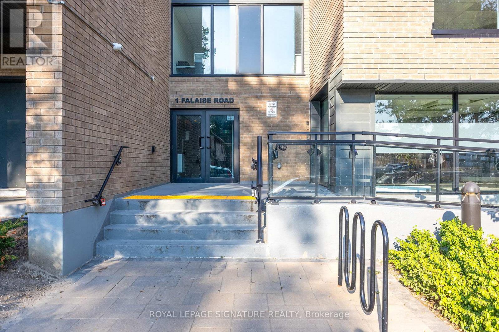Photo 2 of 214 1 Falaise Road, Toronto ON