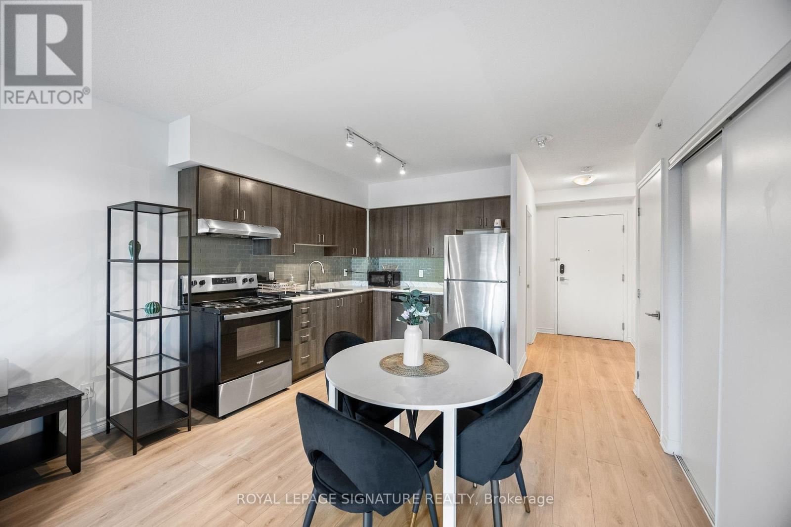 Photo 5 of 214 1 Falaise Road, Toronto ON