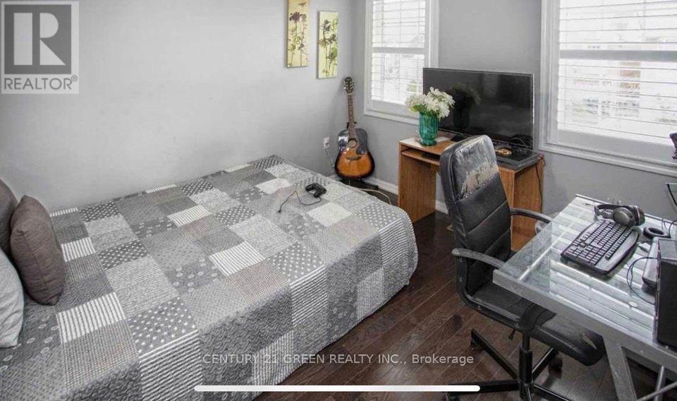 Photo 12 of Main 98 Muskox Drive, Toronto ON