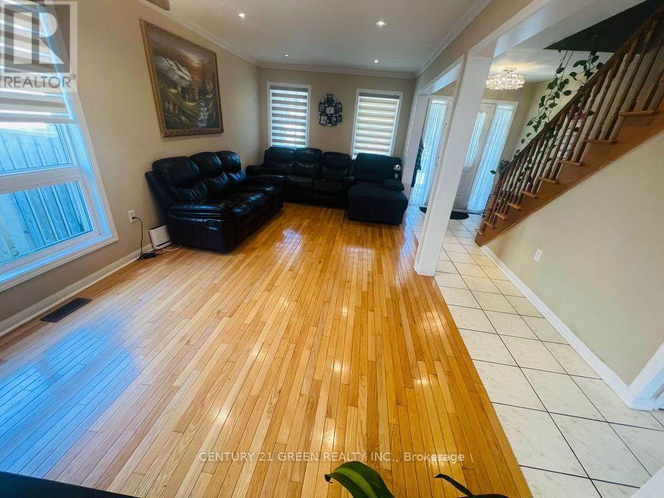 Photo 9 of Main 98 Muskox Drive, Toronto ON