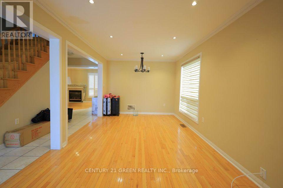 Photo 6 of Main 98 Muskox Drive, Toronto ON