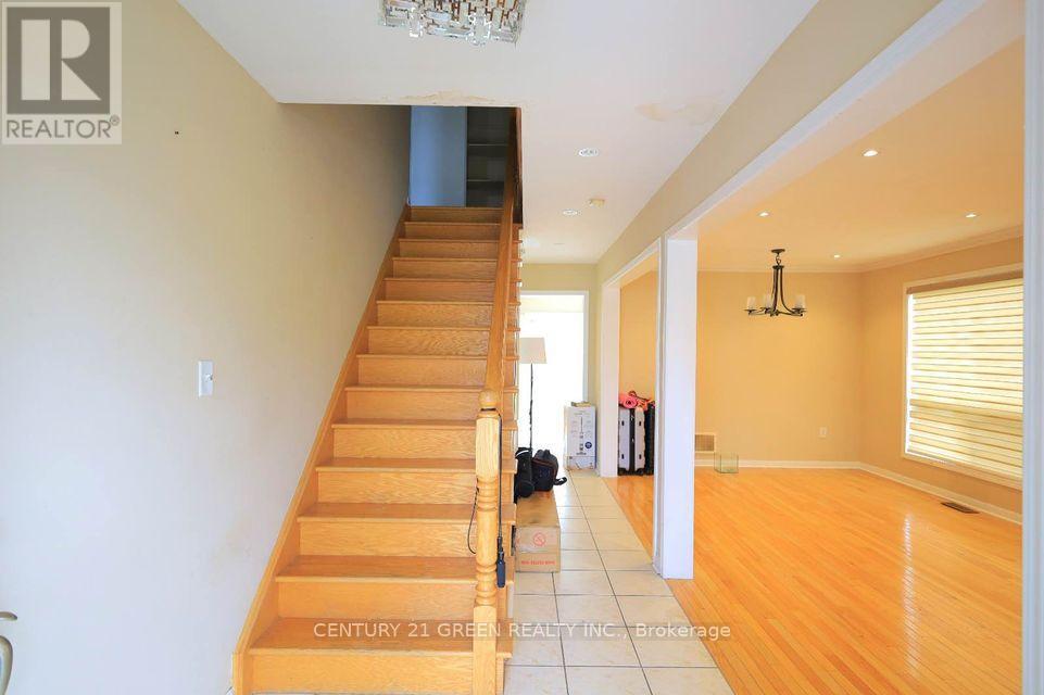 Photo 7 of Main 98 Muskox Drive, Toronto ON