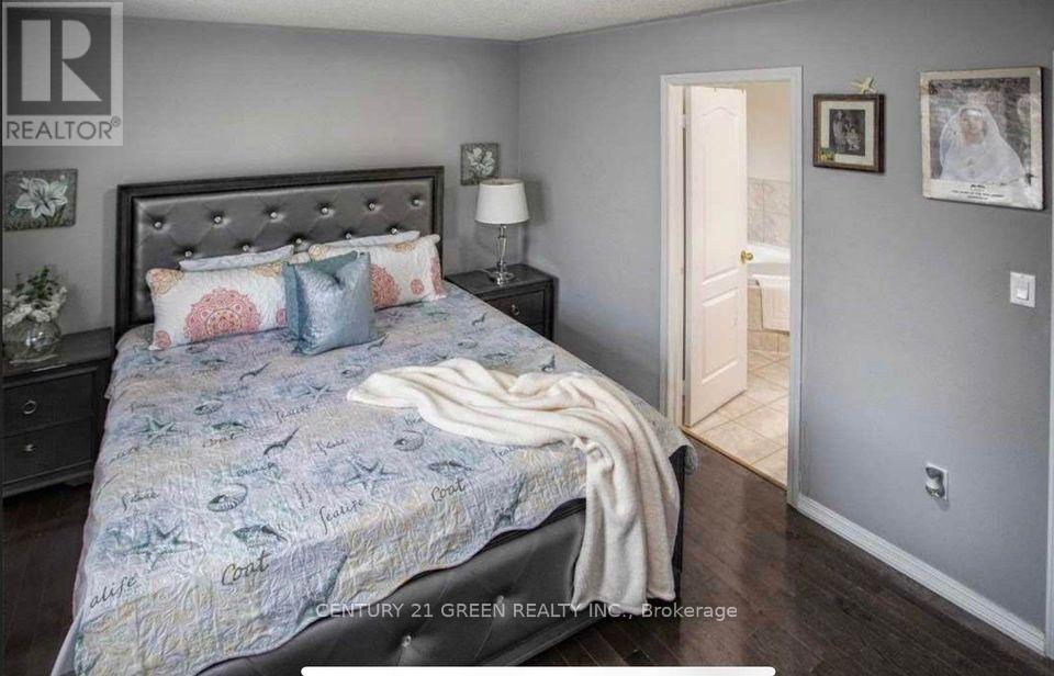 Photo 10 of Main 98 Muskox Drive, Toronto ON