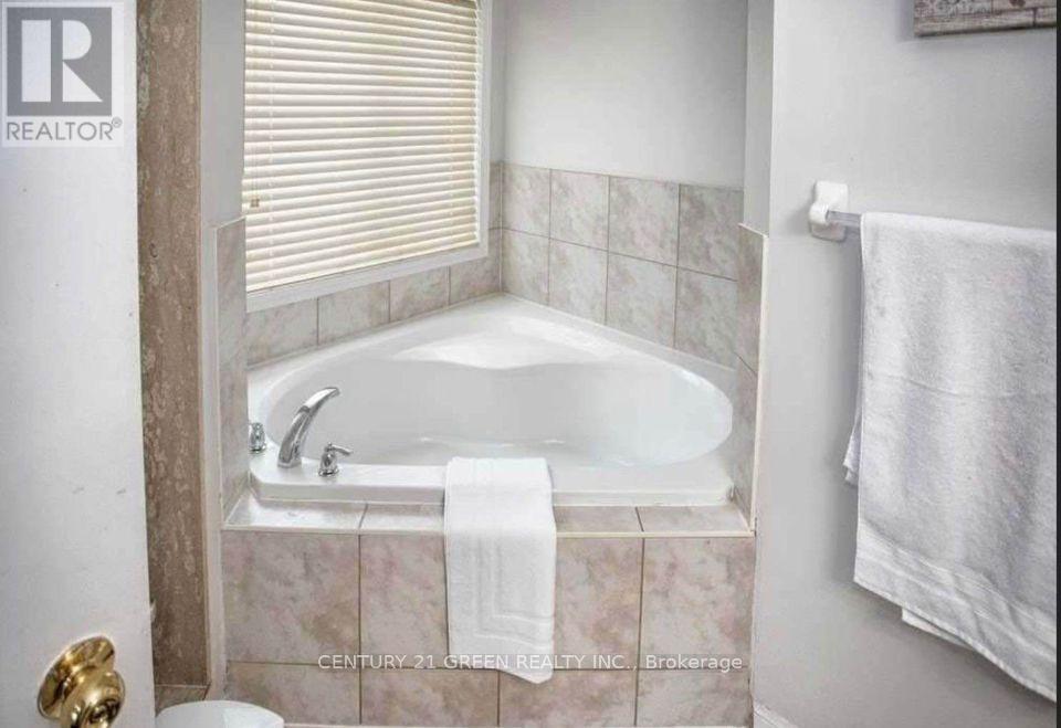 Photo 5 of Main 98 Muskox Drive, Toronto ON