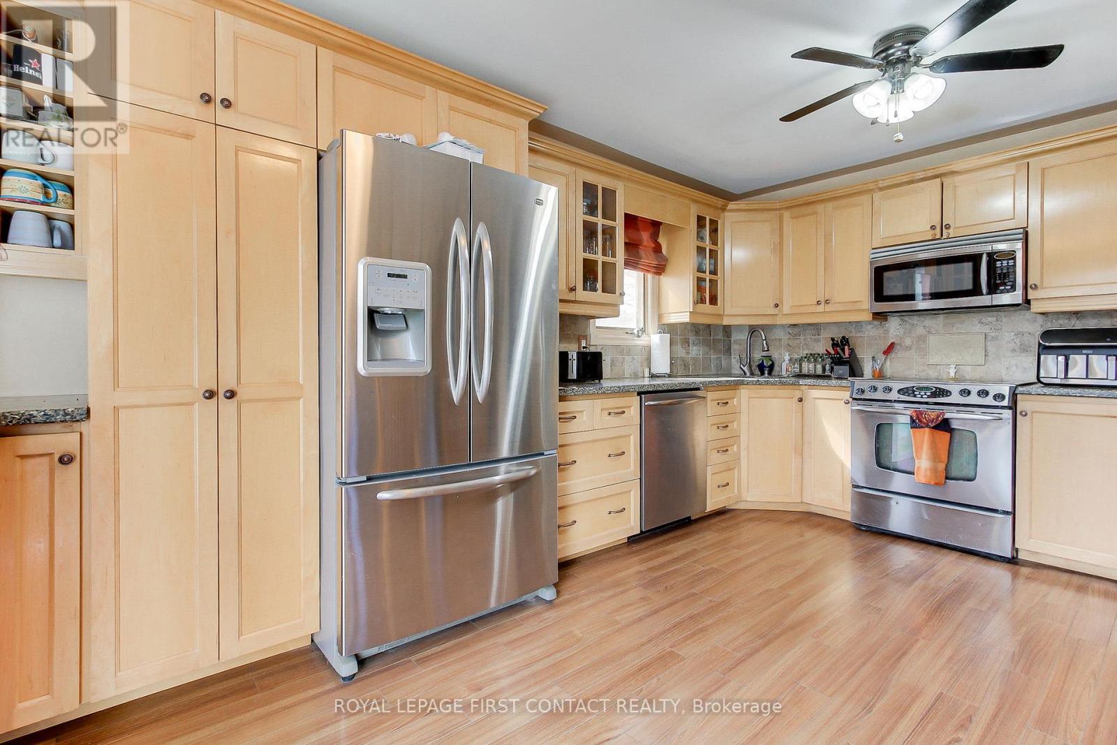 Photo 4 of 145 Wesley Street, Newmarket ON