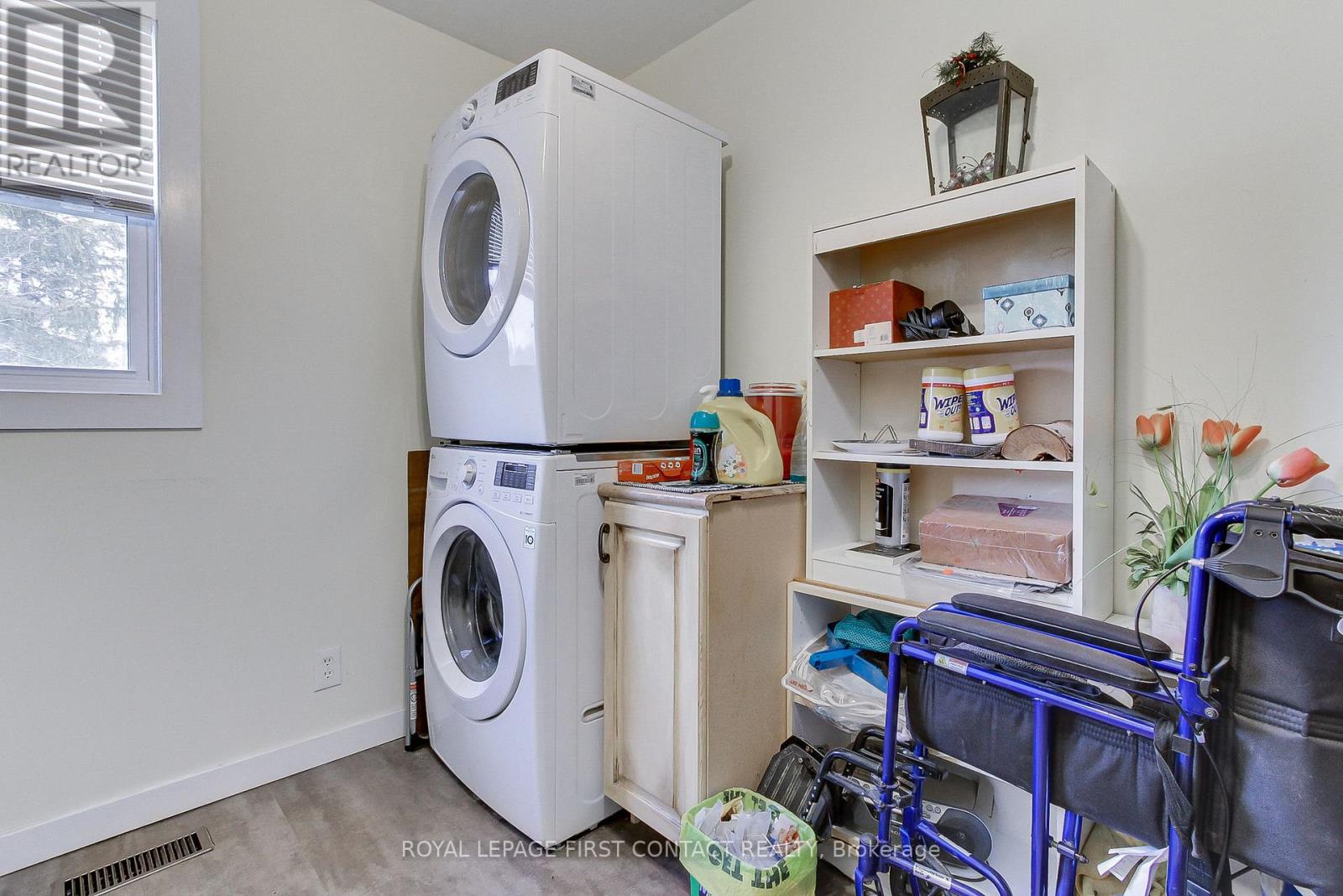 Photo 10 of 145 Wesley Street, Newmarket ON