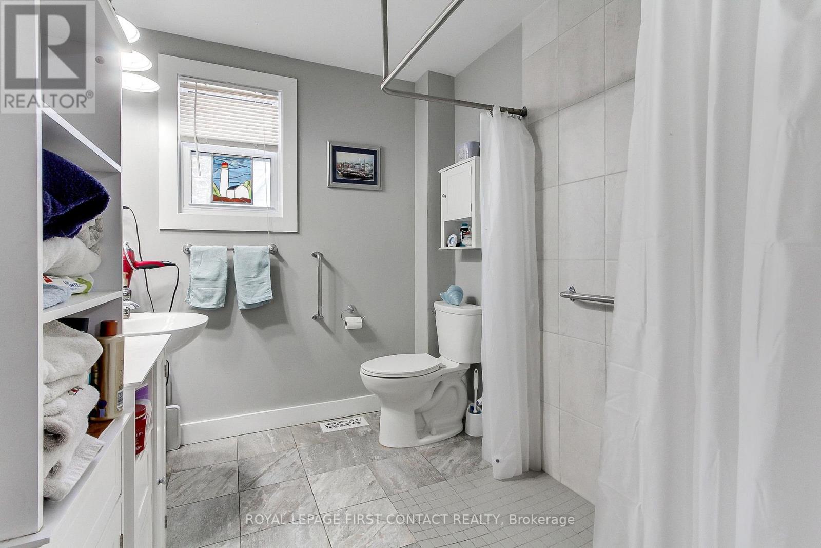 Photo 31 of 145 Wesley Street, Newmarket ON