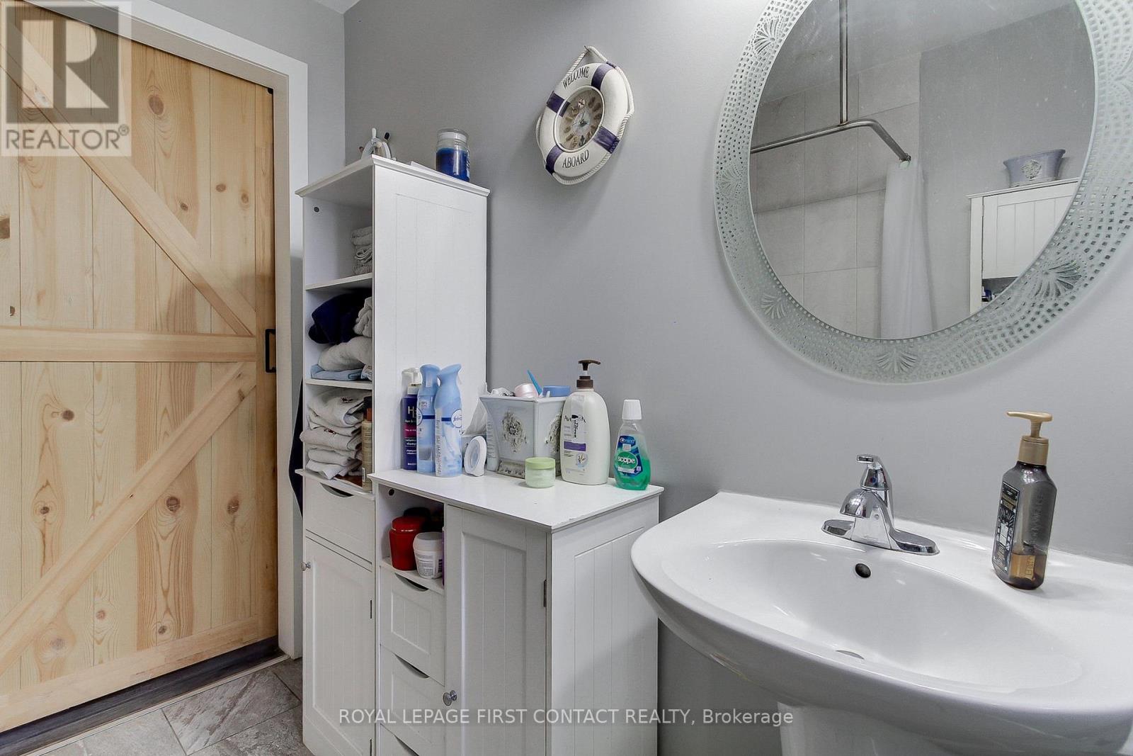 Photo 32 of 145 Wesley Street, Newmarket ON