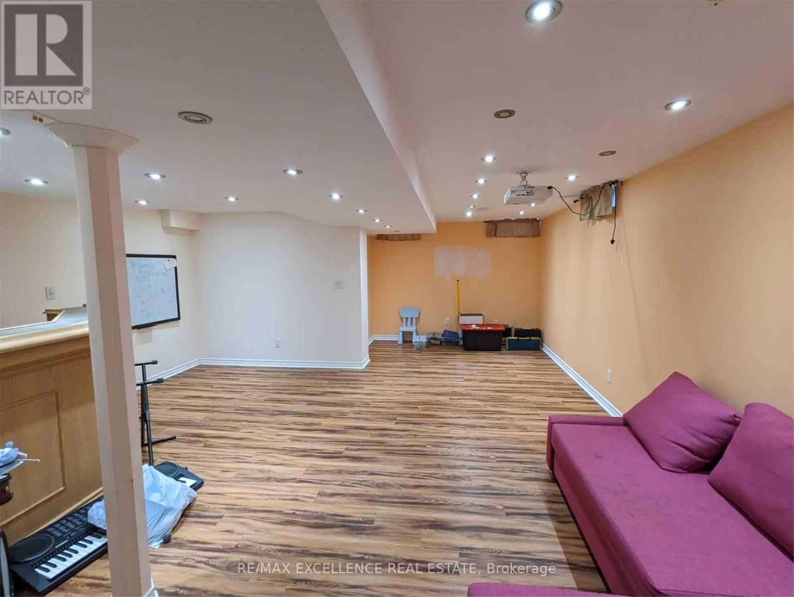 Photo 4 of 43 Foxchase Avenue, Vaughan ON