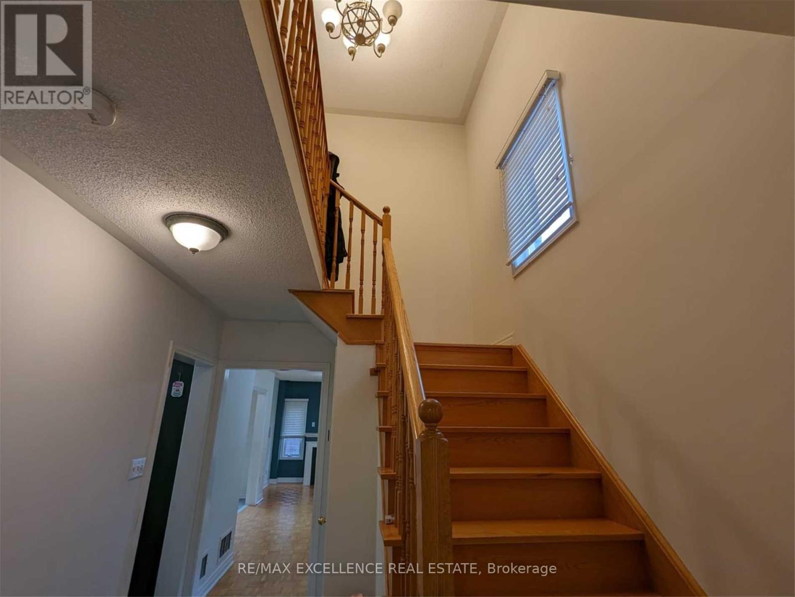 Photo 9 of 43 Foxchase Avenue, Vaughan ON