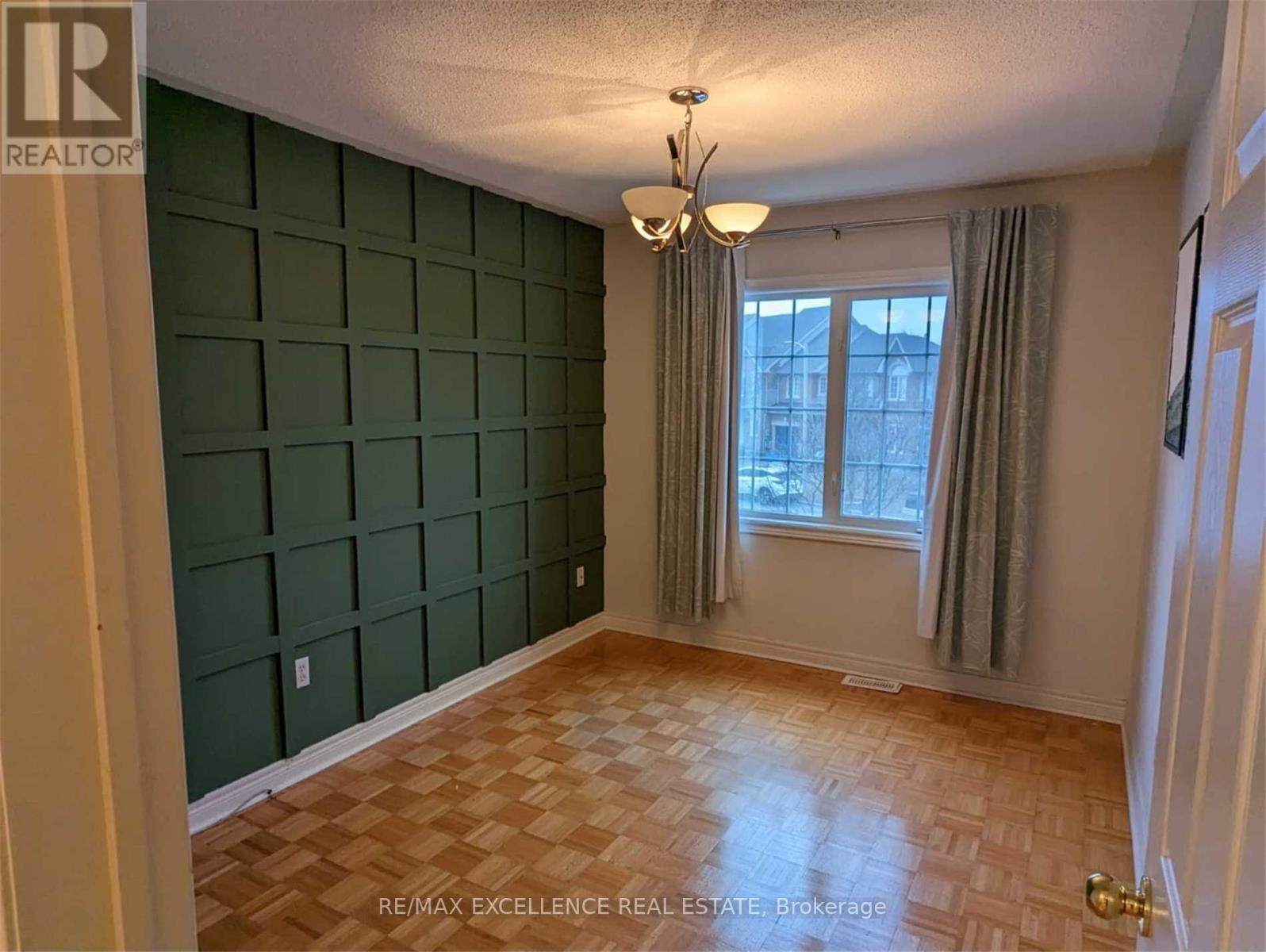 Photo 5 of 43 Foxchase Avenue, Vaughan ON