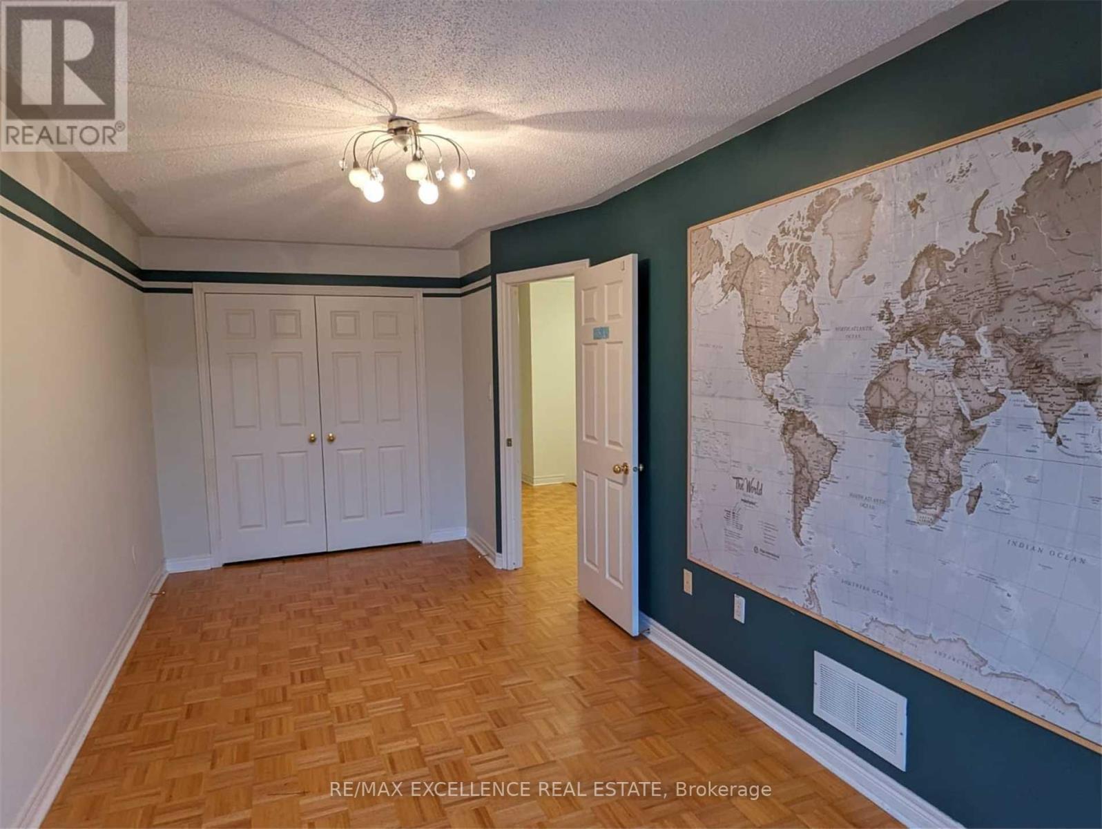 Photo 1 of 43 Foxchase Avenue, Vaughan ON