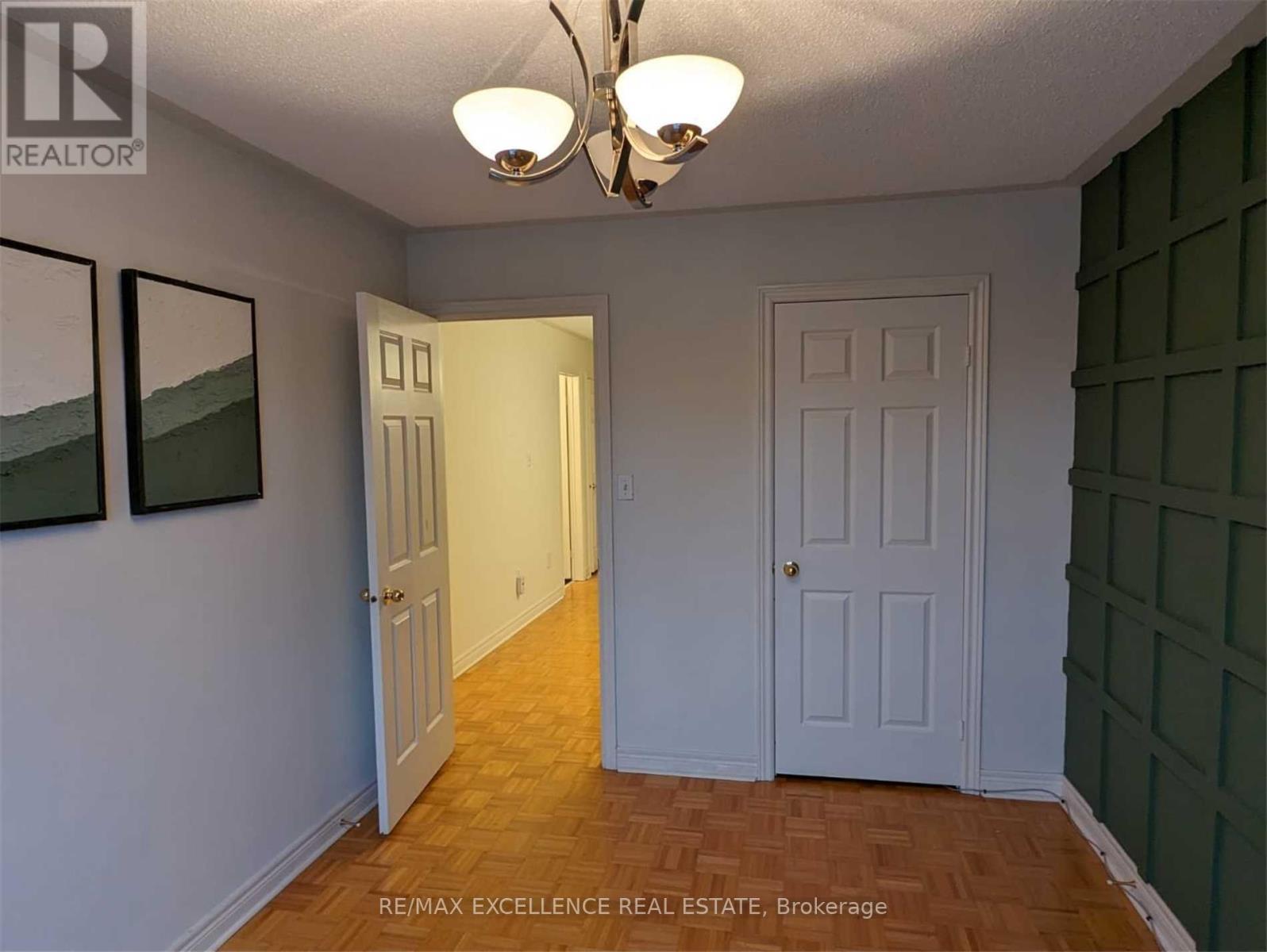 Photo 11 of 43 Foxchase Avenue, Vaughan ON