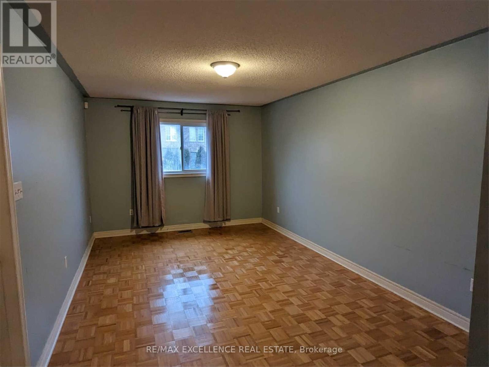 Photo 2 of 43 Foxchase Avenue, Vaughan ON