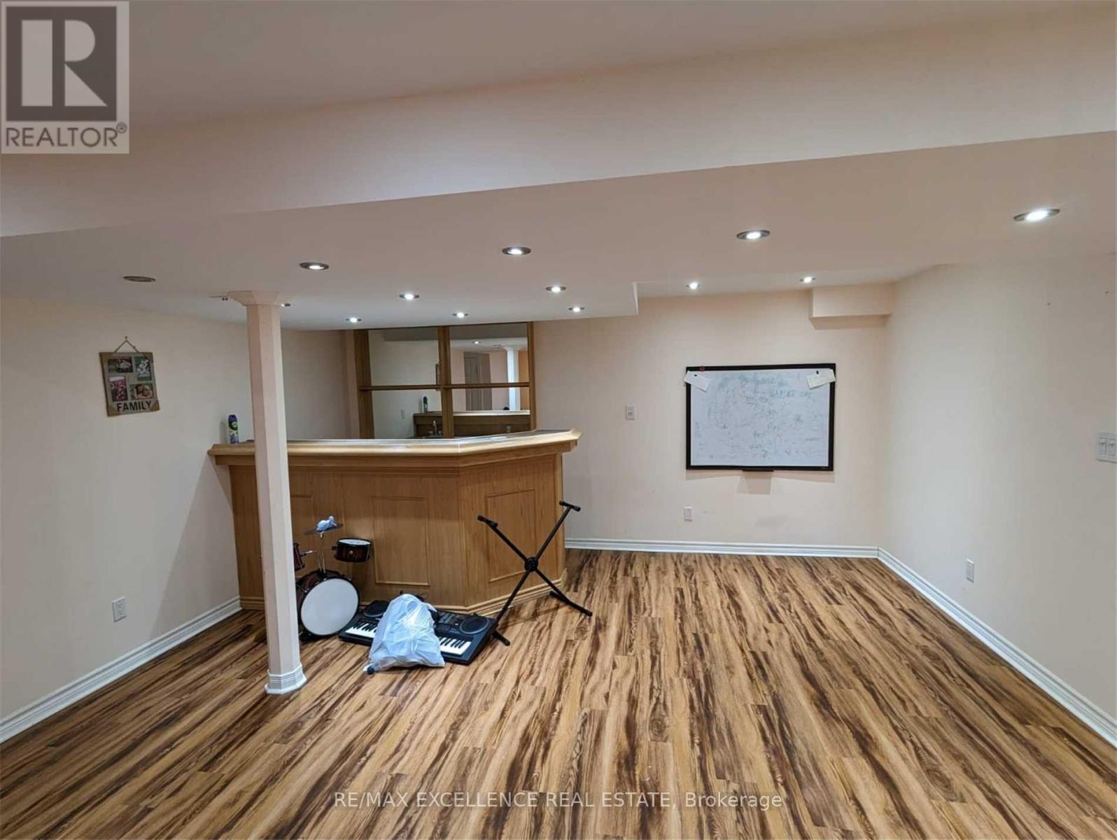 Photo 8 of 43 Foxchase Avenue, Vaughan ON