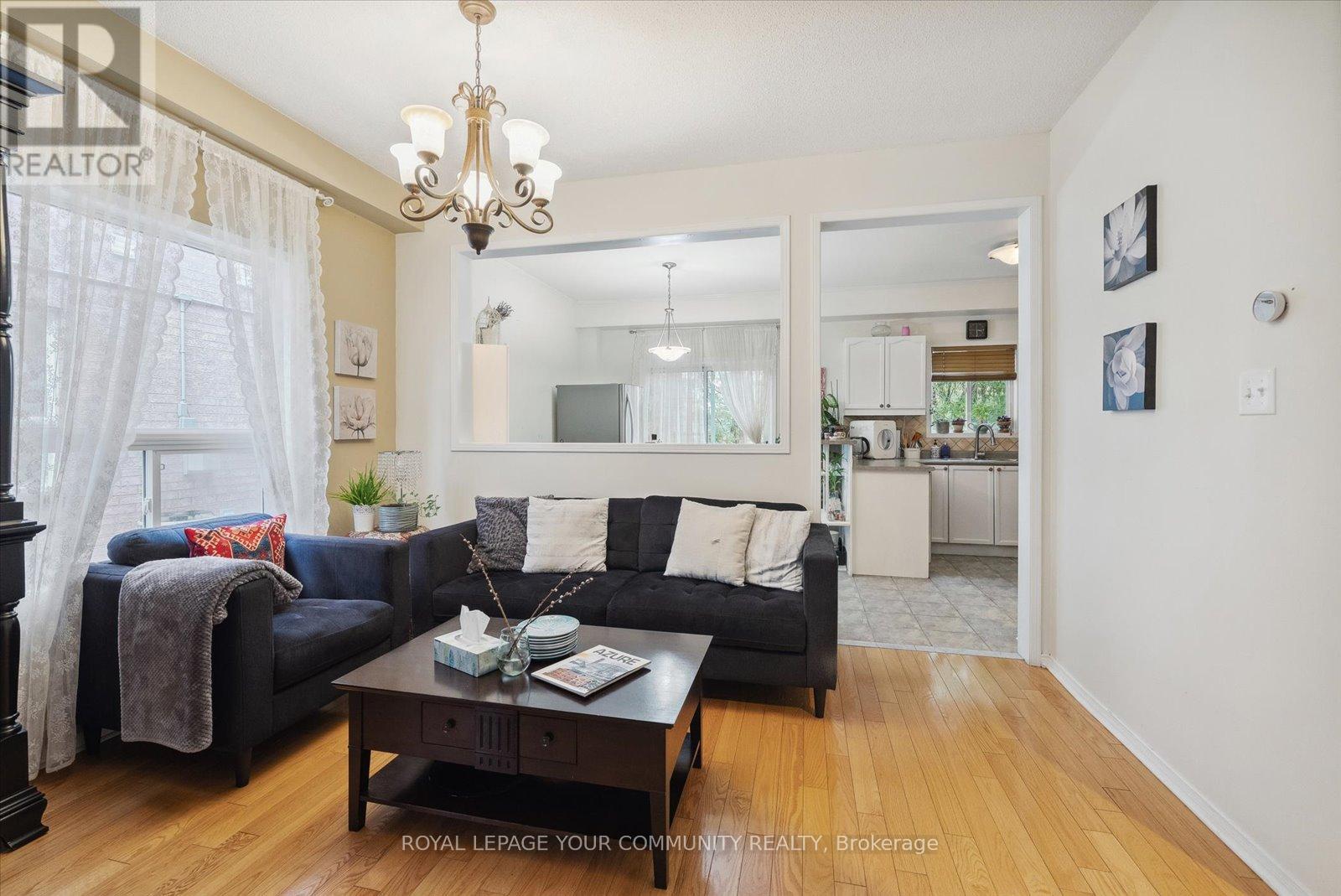 Photo 1 of 88 English Oak Drive, Richmond Hill ON