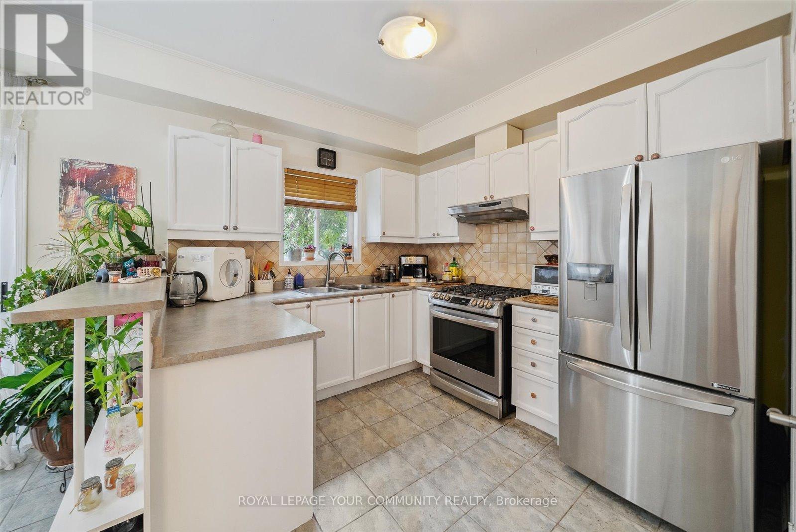 Photo 19 of 88 English Oak Drive, Richmond Hill ON