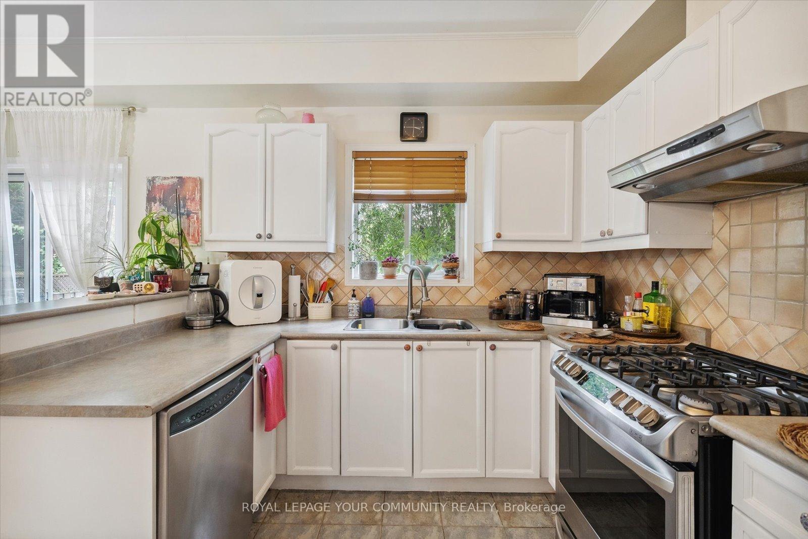Photo 31 of 88 English Oak Drive, Richmond Hill ON