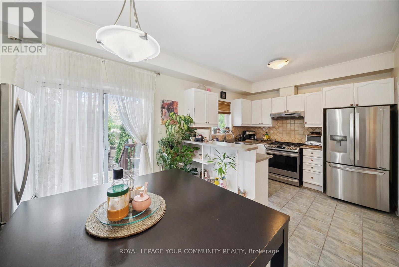 Photo 32 of 88 English Oak Drive, Richmond Hill ON