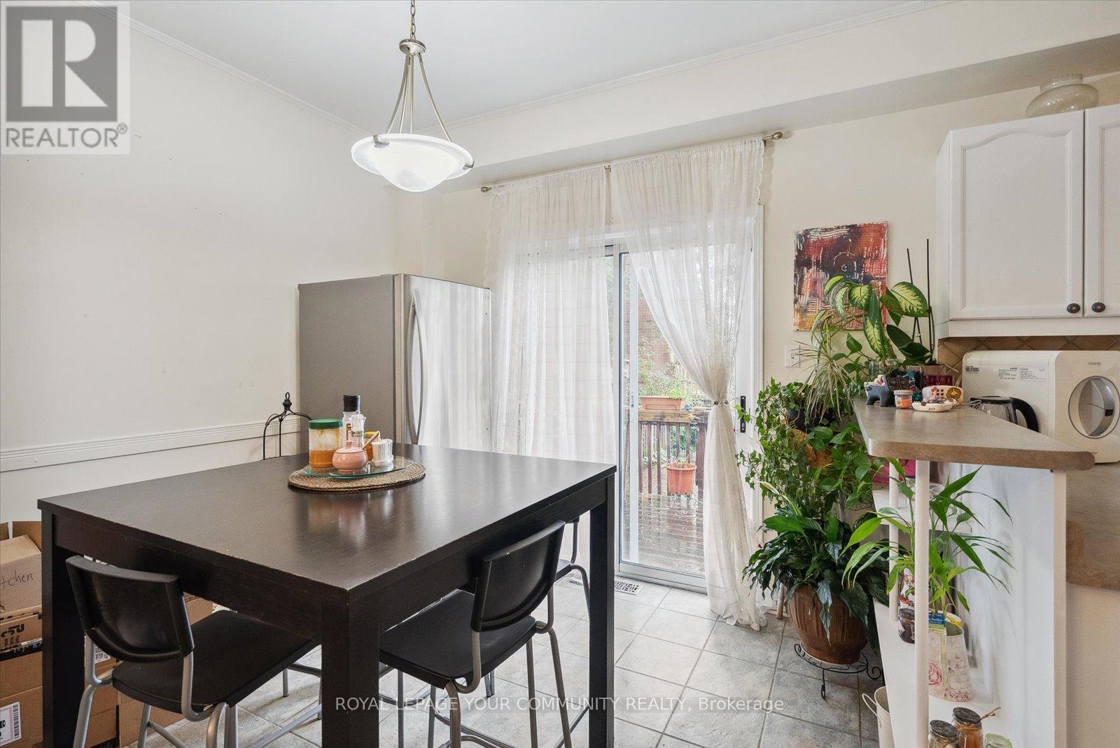 Photo 10 of 88 English Oak Drive, Richmond Hill ON