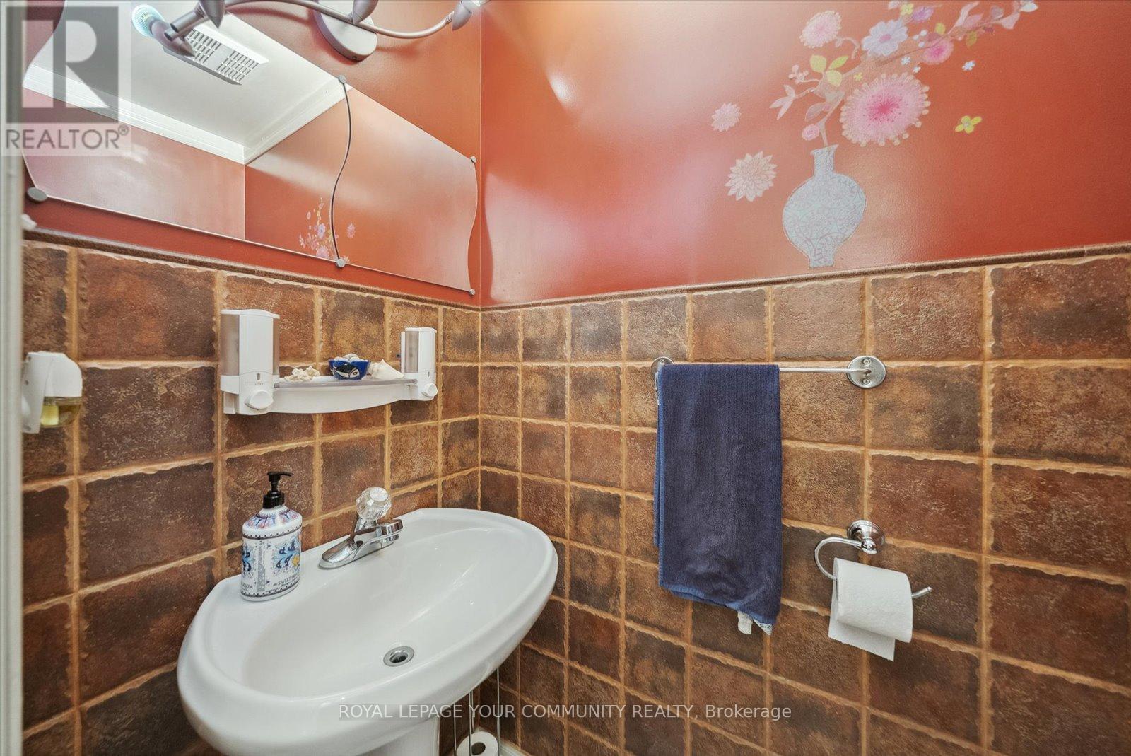 Photo 21 of 88 English Oak Drive, Richmond Hill ON