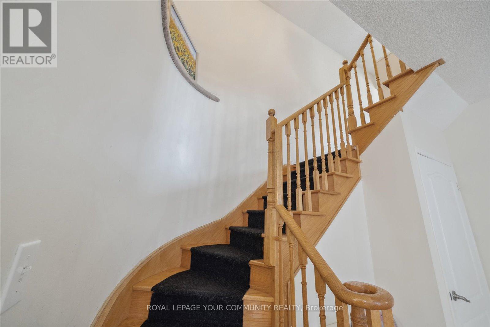 Photo 25 of 88 English Oak Drive, Richmond Hill ON