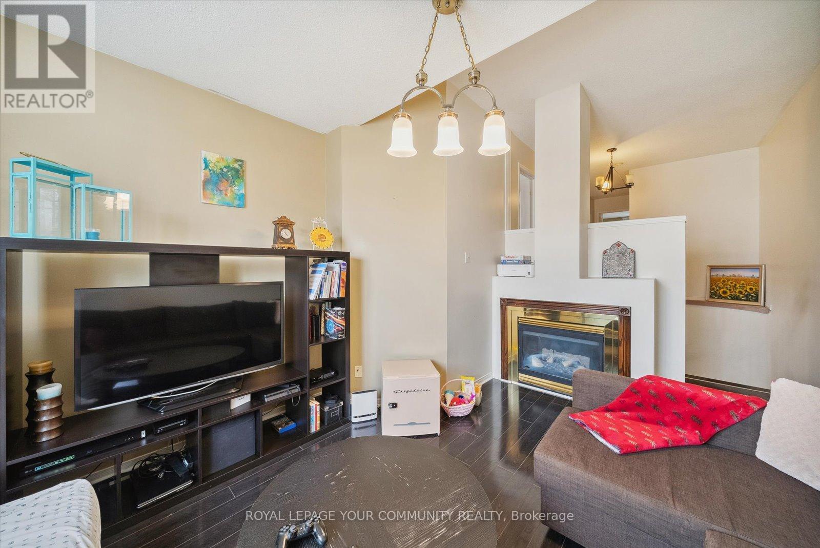 Photo 22 of 88 English Oak Drive, Richmond Hill ON