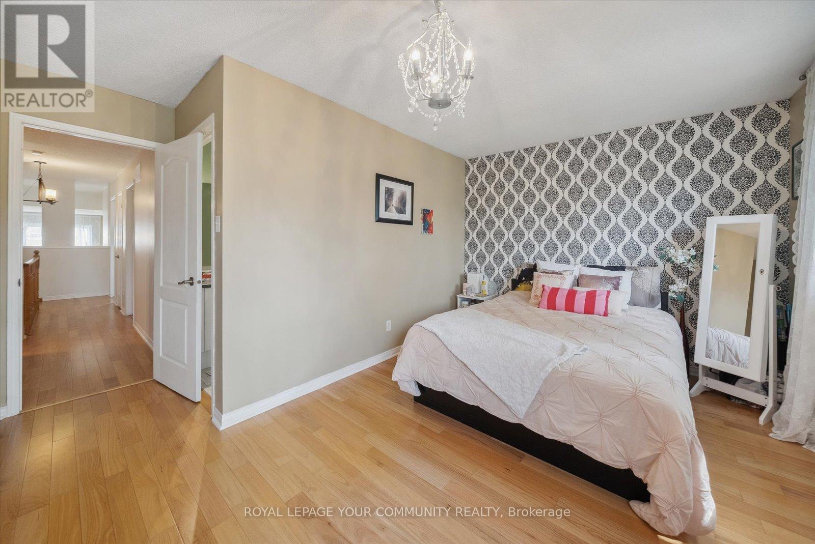 Photo 35 of 88 English Oak Drive, Richmond Hill ON