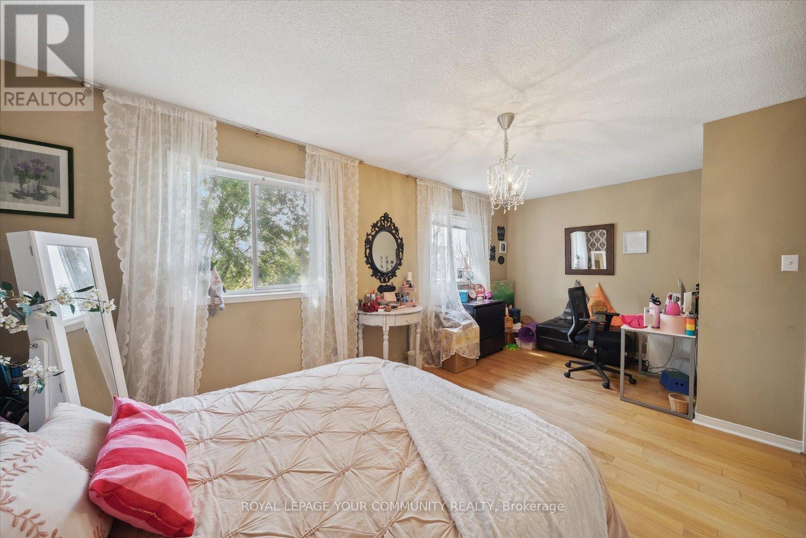 Photo 24 of 88 English Oak Drive, Richmond Hill ON