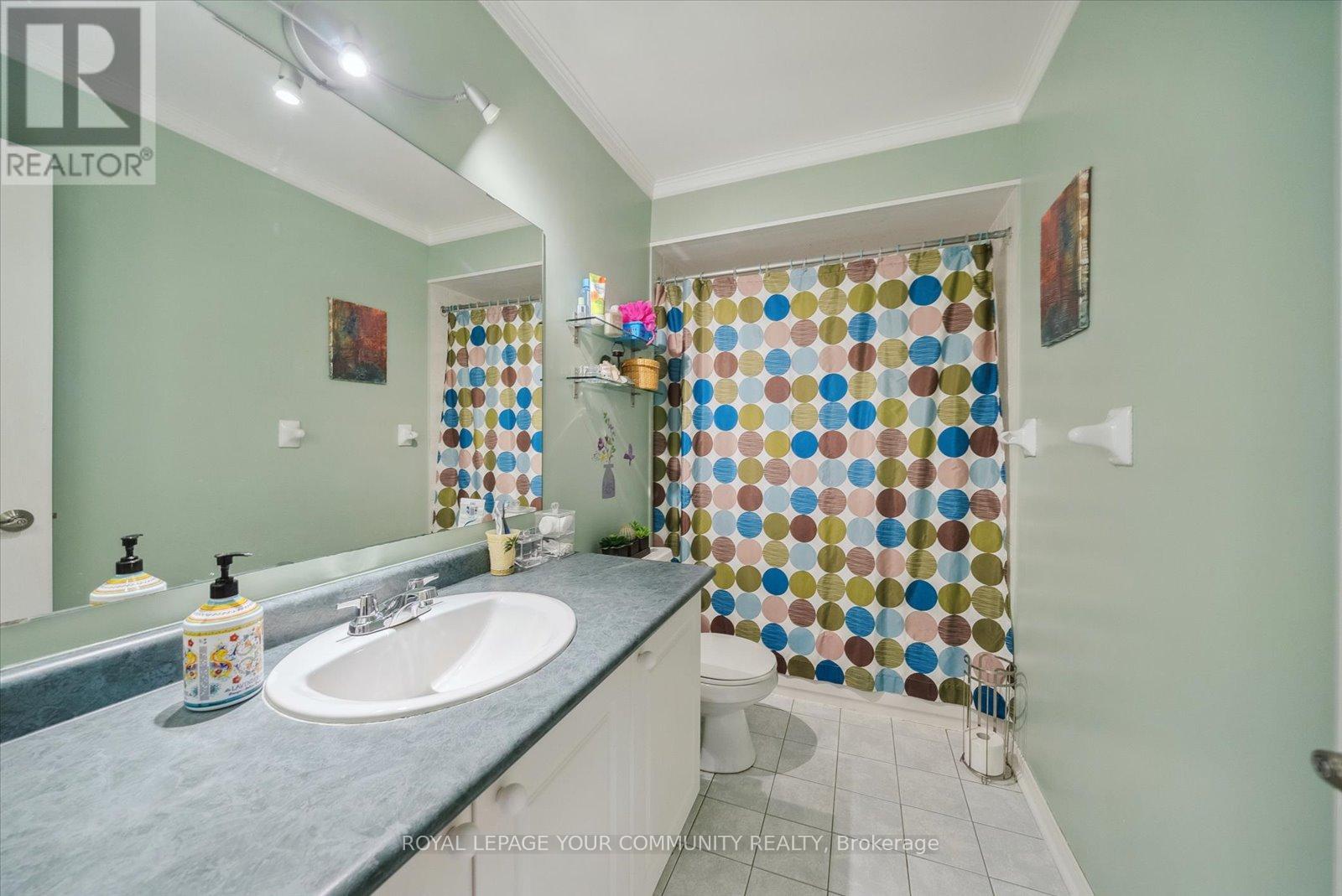 Photo 15 of 88 English Oak Drive, Richmond Hill ON