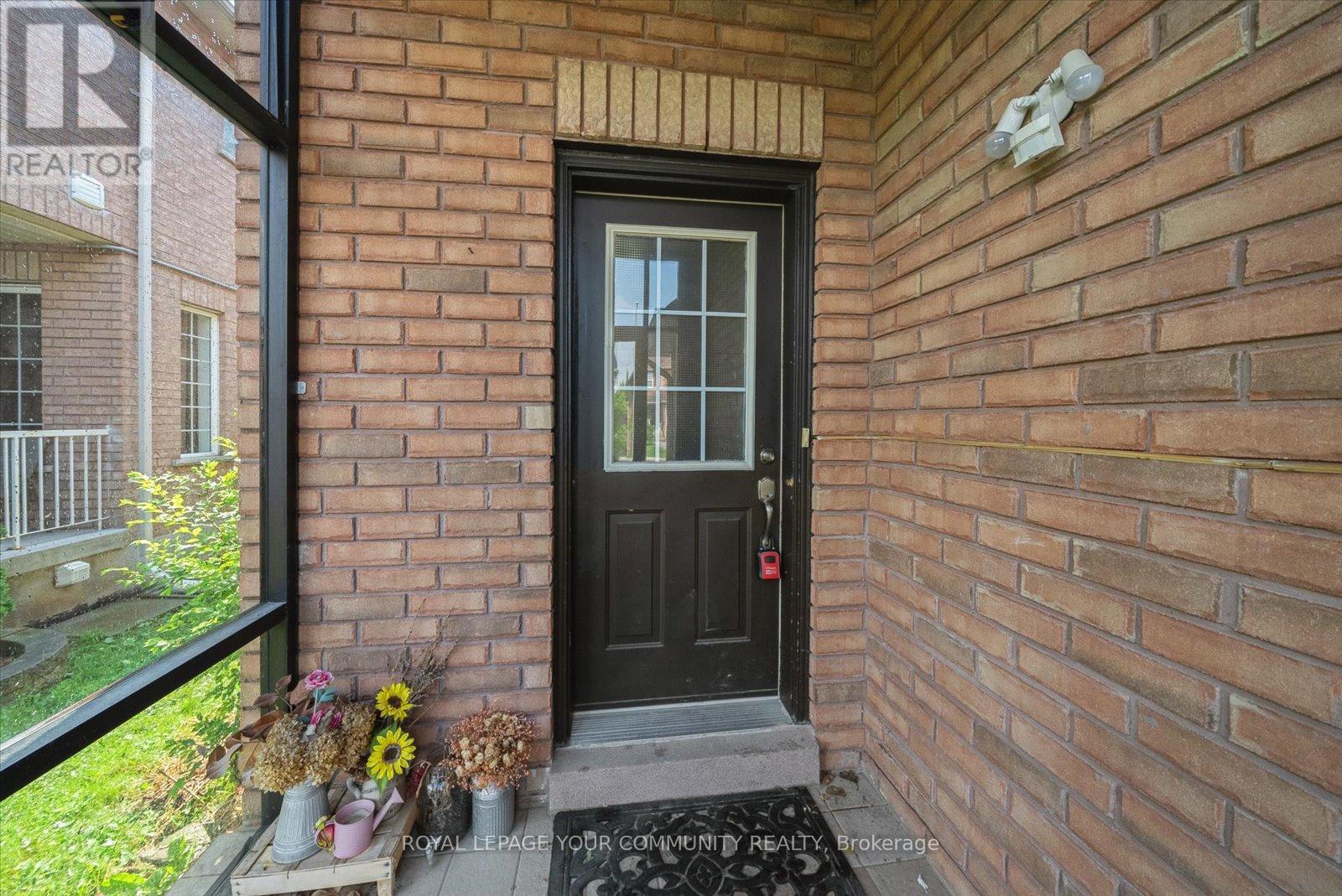 Photo 3 of 88 English Oak Drive, Richmond Hill ON