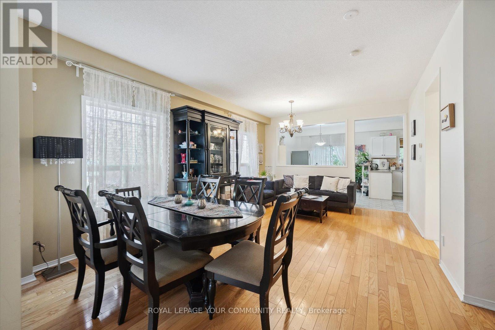 Photo 5 of 88 English Oak Drive, Richmond Hill ON