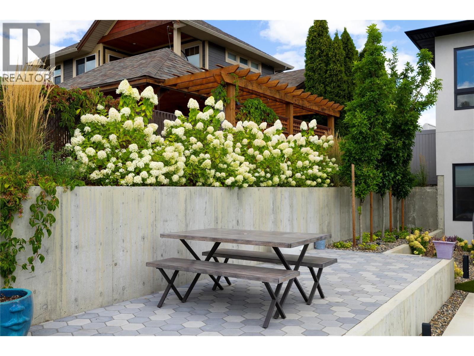640 Mt. Ida Crescent, Coldstream