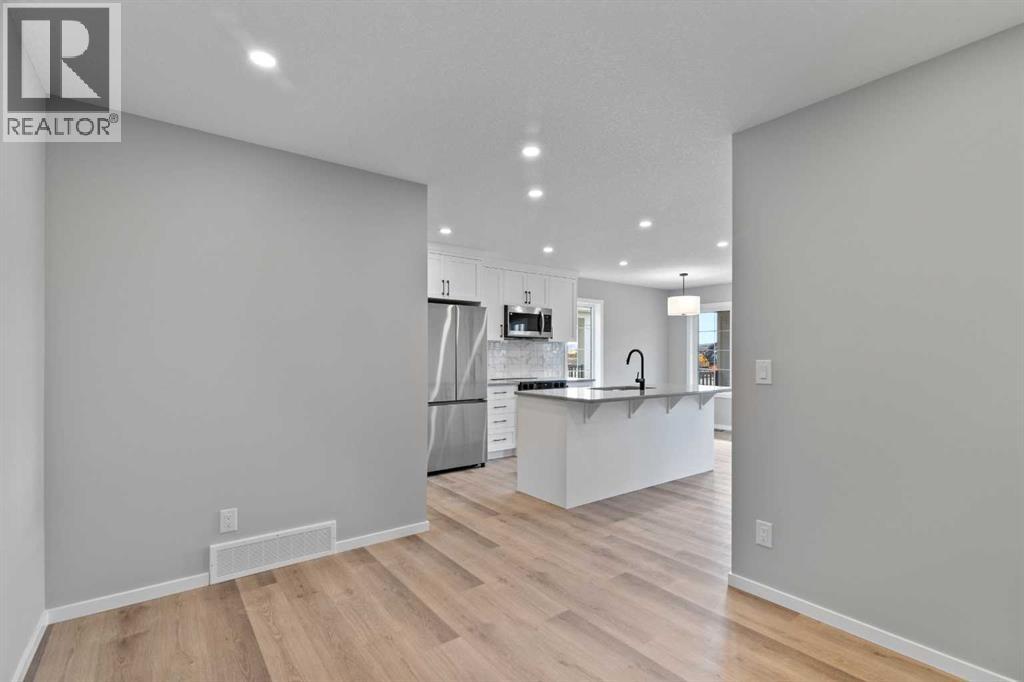 Photo 9 of 225 Yorkville Boulevard Sw, Calgary AB