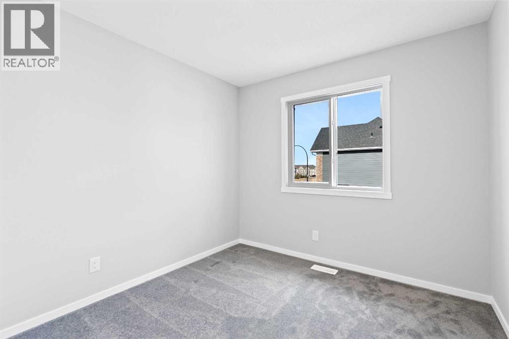 Photo 2 of 225 Yorkville Boulevard Sw, Calgary AB