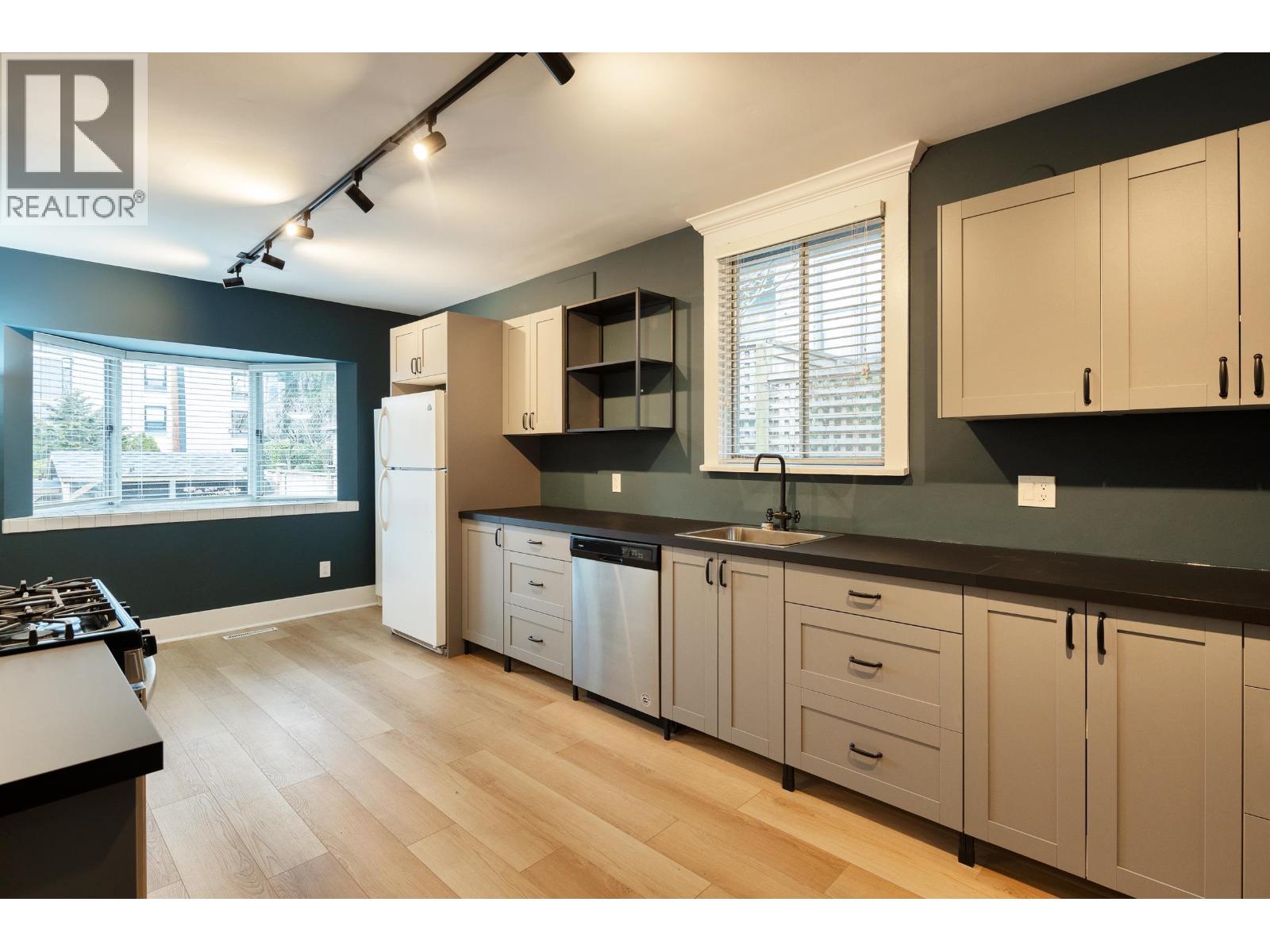 Photo 4 of 1511 Barclay Street, Vancouver BC