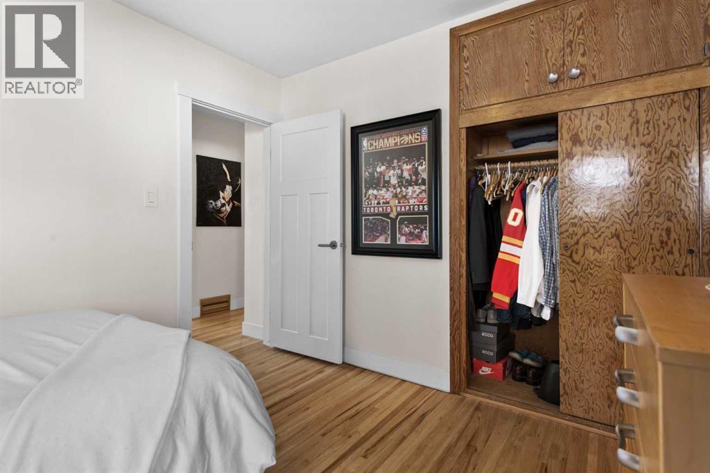 2423 37 Street SW, Calgary, Alberta