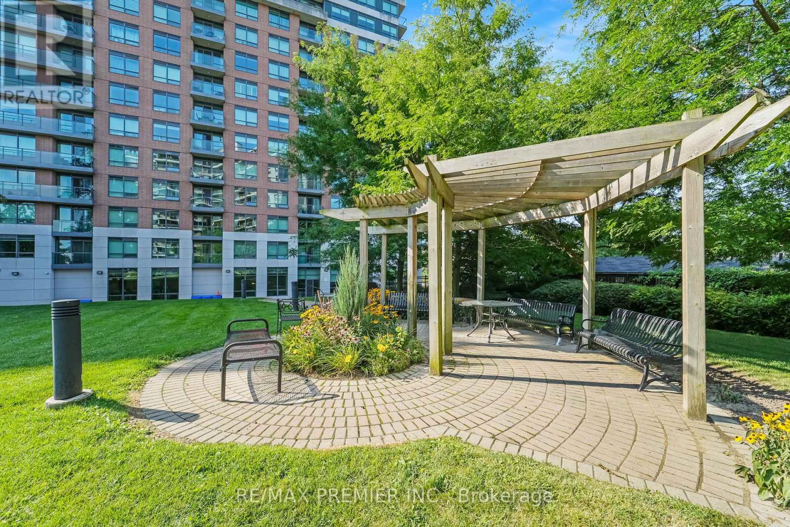 Photo 14 of 216 1403 Royal York Road, Toronto ON