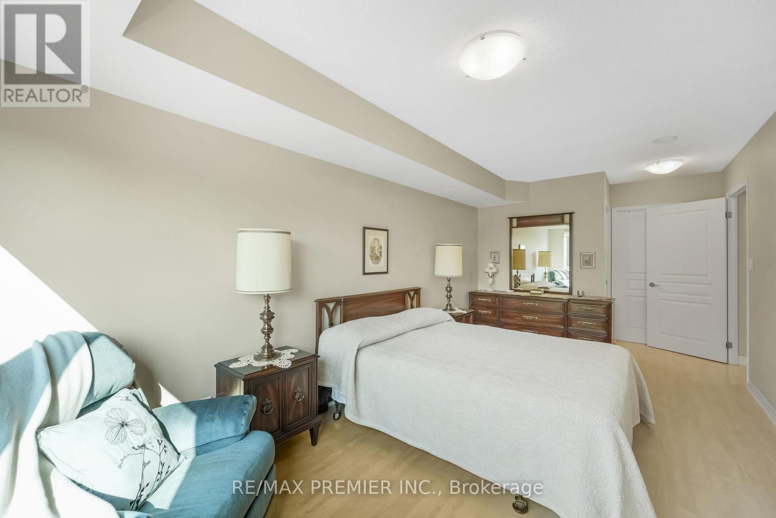 Photo 12 of 216 1403 Royal York Road, Toronto ON