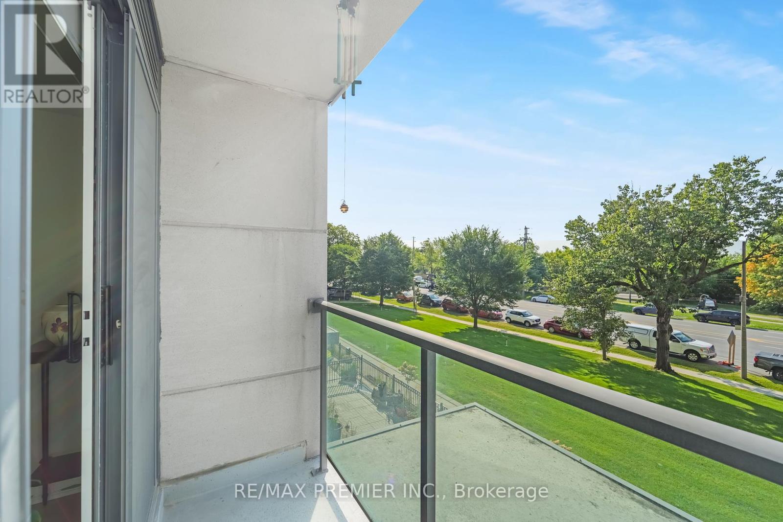 Photo 21 of 216 1403 Royal York Road, Toronto ON