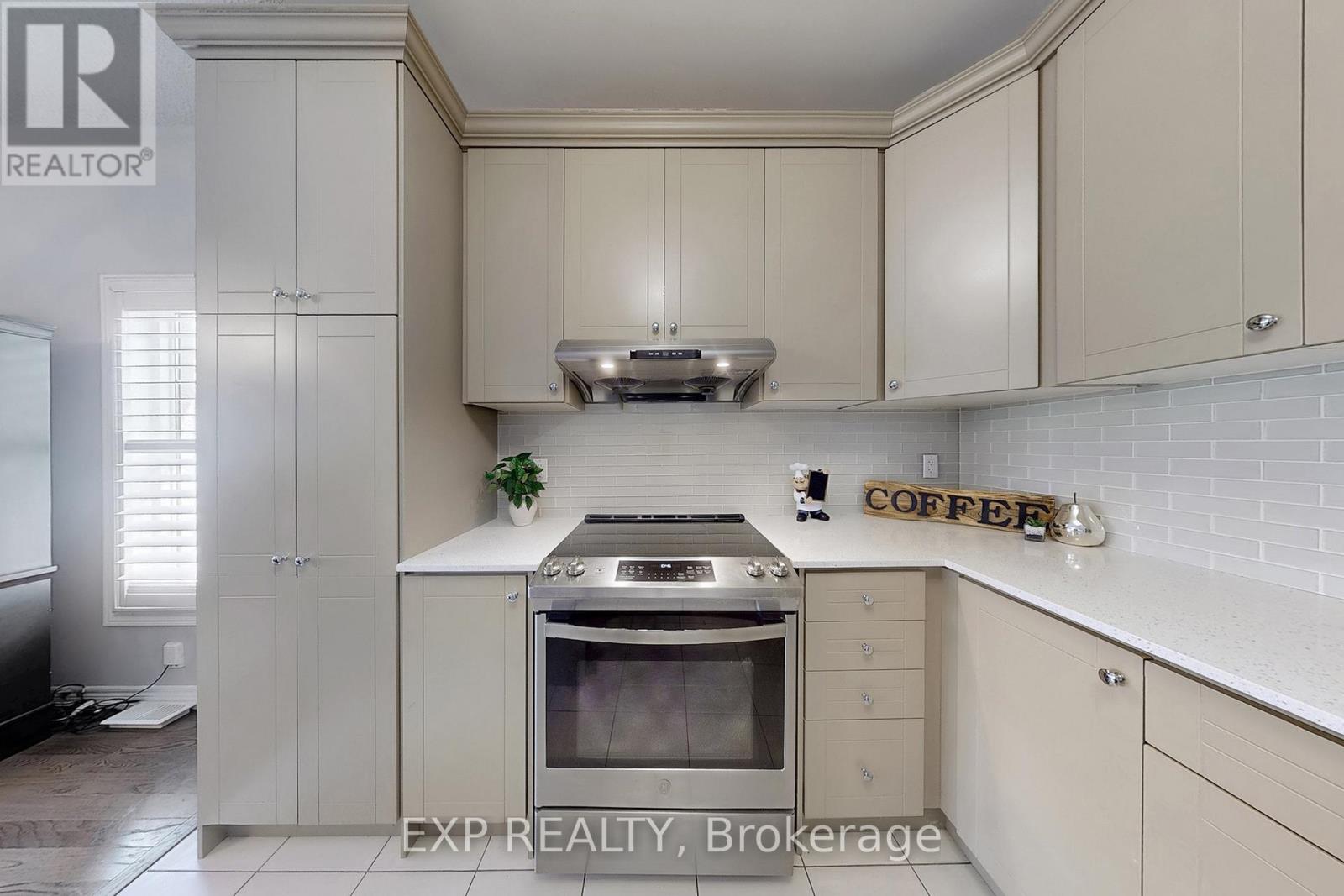 Photo 17 of 30 Muzzo Drive, Brampton ON