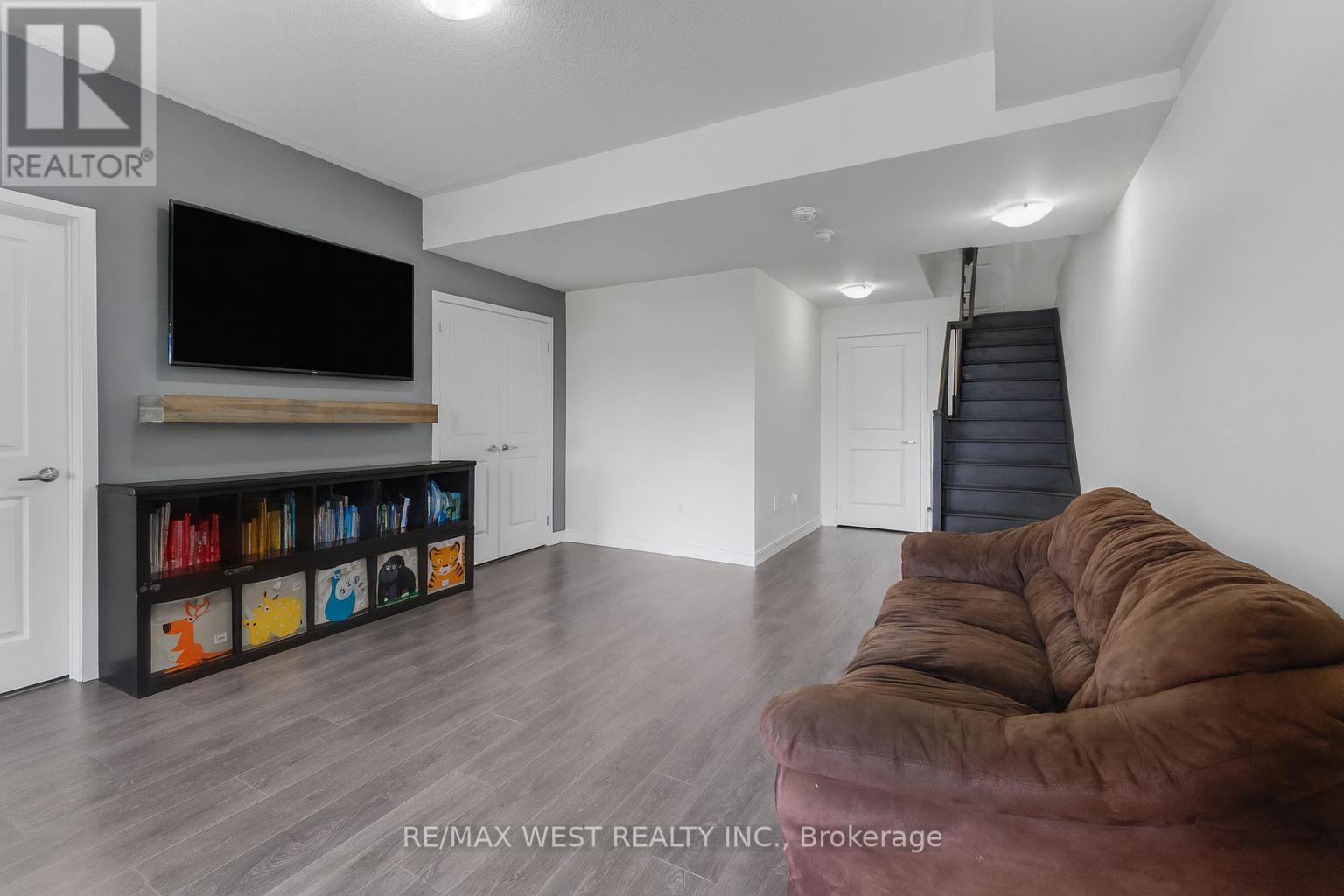 Photo 11 of 3179 Mintwood Circle, Oakville ON