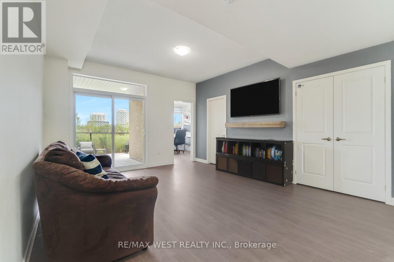 Photo 12 of 3179 Mintwood Circle, Oakville ON
