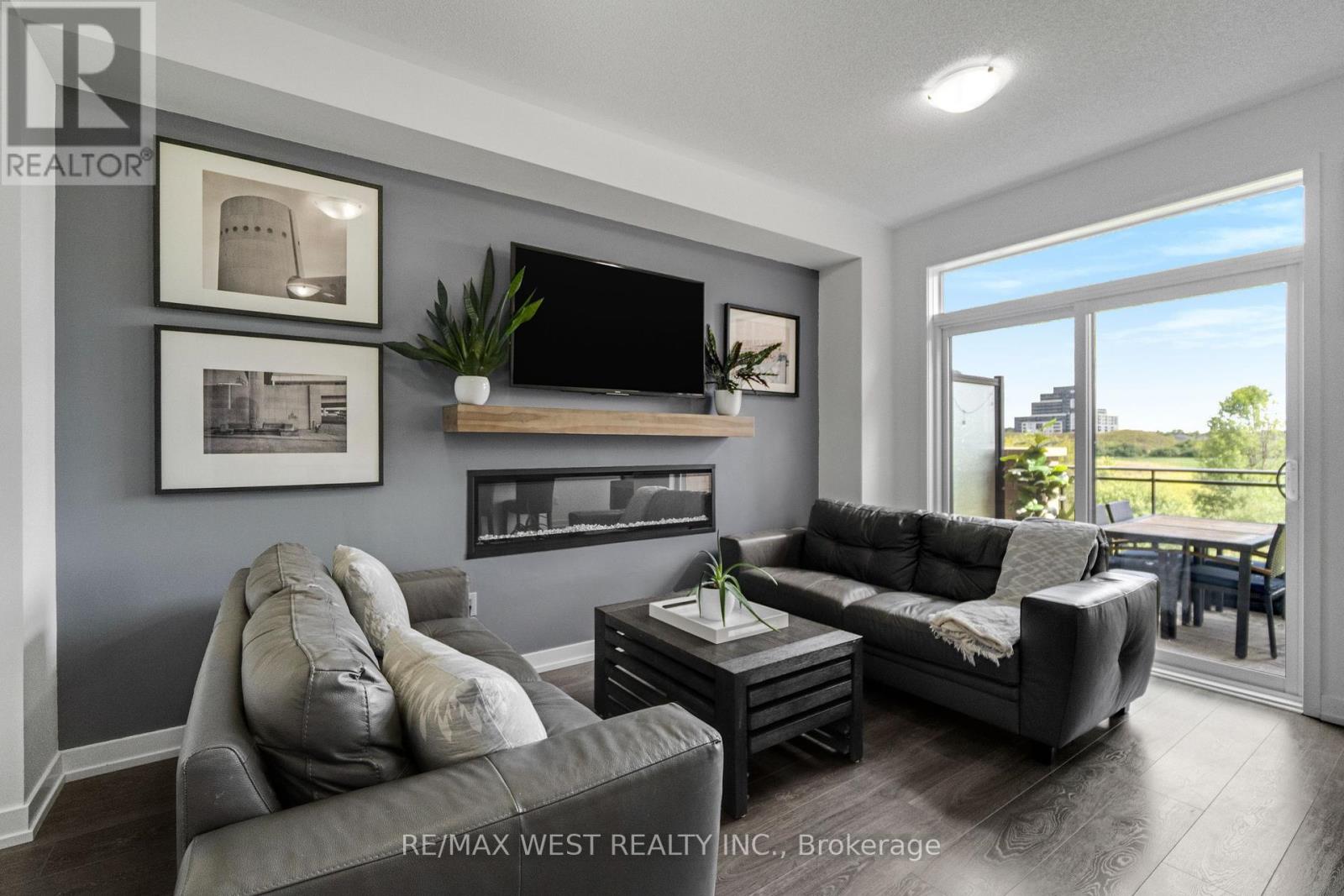 Photo 2 of 3179 Mintwood Circle, Oakville ON