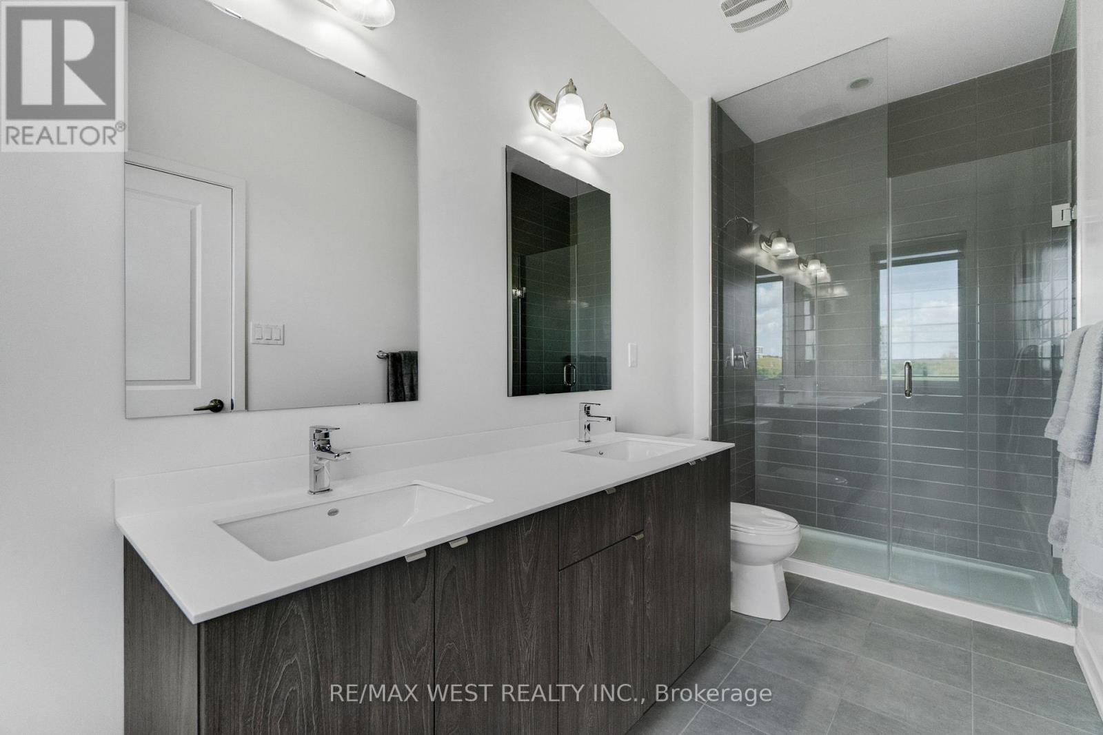 Photo 7 of 3179 Mintwood Circle, Oakville ON