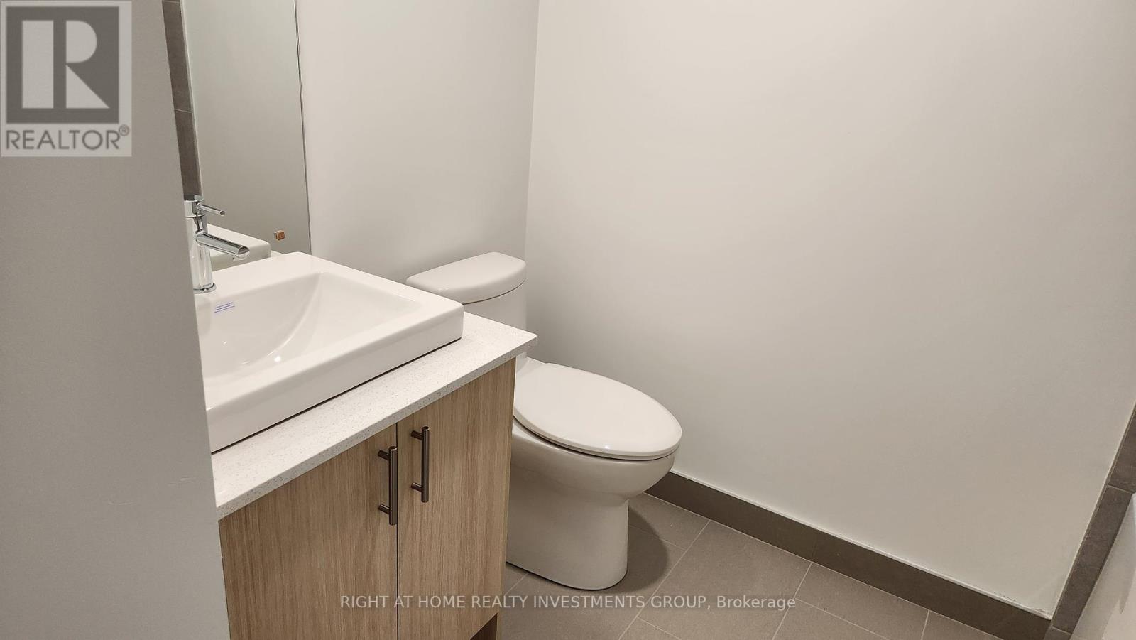 Photo 12 of 419 1195 The Queensway Avenue, Toronto ON